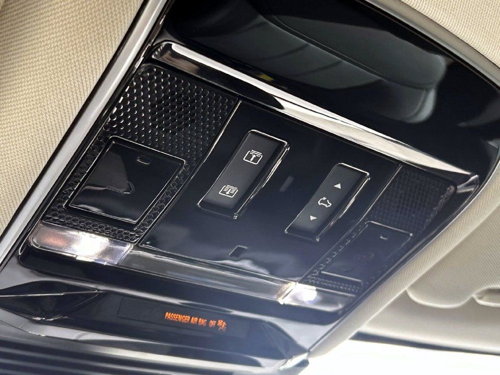 Used 2025 Land Rover Range Rover SE AWD/4WD image 29