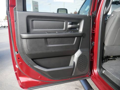 Used 2024 RAM 2500 Tradesman w/ Chrome Appearance Group image 17