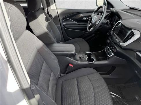 Used 2024 GMC Terrain SLE image 18