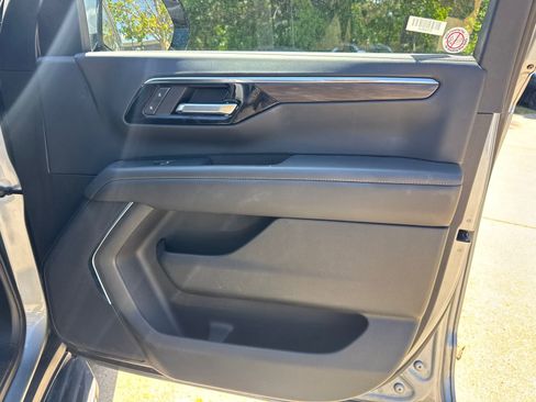 Used 2025 Chevrolet Tahoe LT AWD/4WD image 14