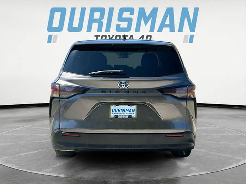 Used 2024 Toyota Sienna LE FWD image 6