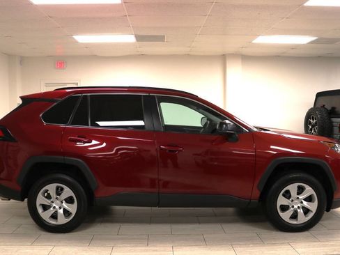 Used 2021 Toyota RAV4 LE image 9