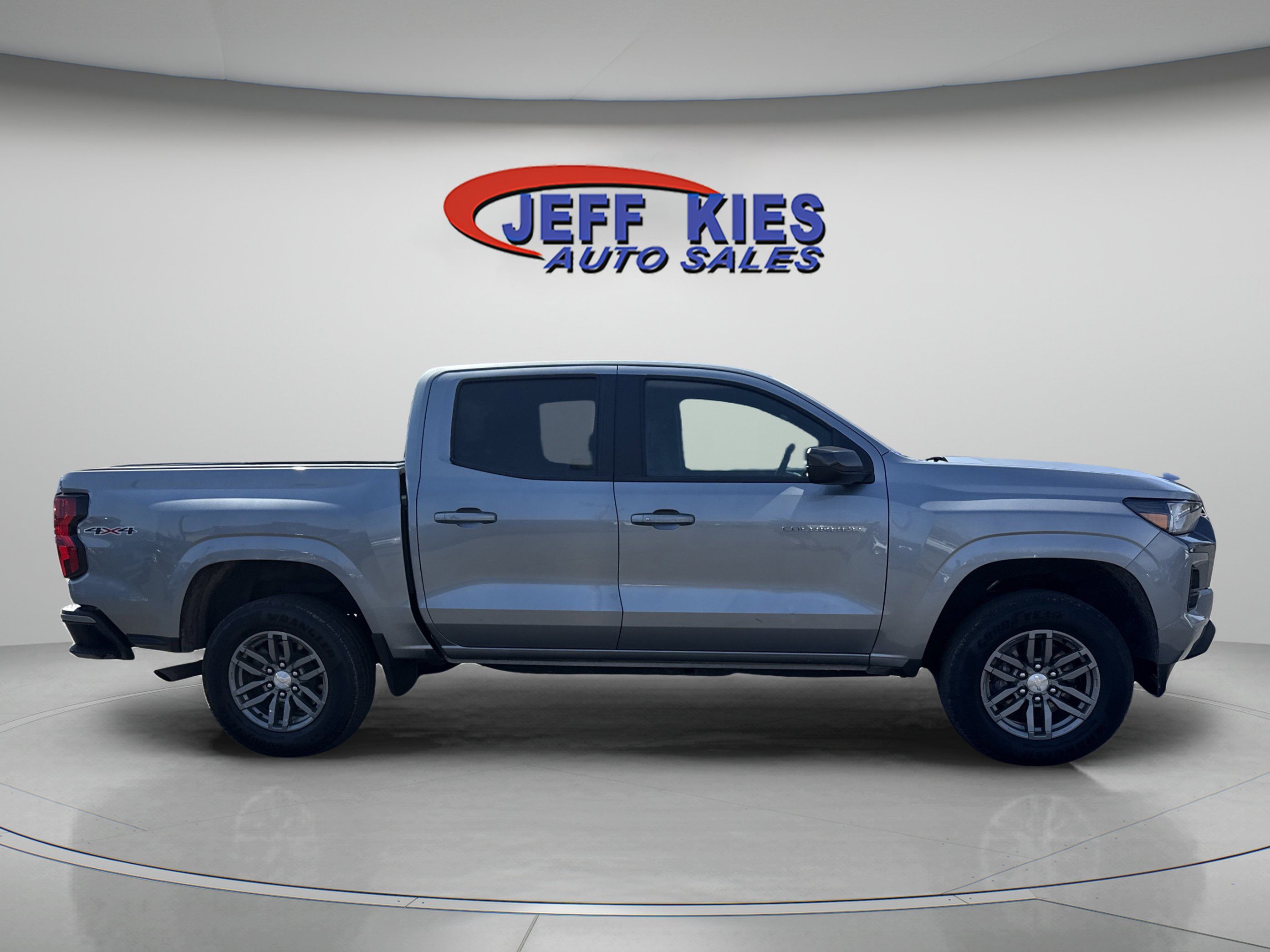 Used 2024 Chevrolet Colorado LT AWD/4WD image 4