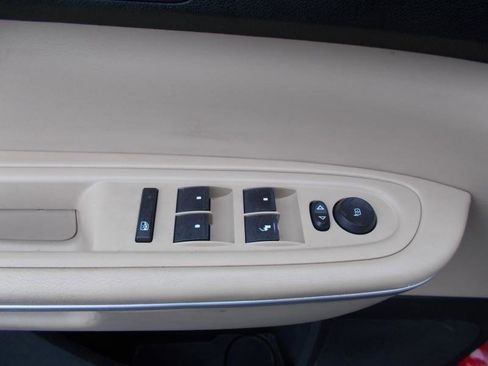 Used 2012 GMC Acadia SLT image 29