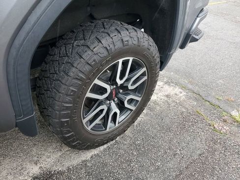 Used 2021 GMC Sierra 1500 AT4 w/ AT4 Value Package AWD/4WD image 8