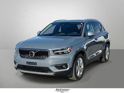 Used 2021 Volvo XC40 T4 Momentum w/ Premium Package