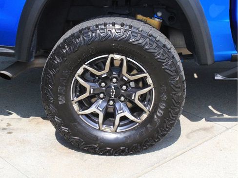 Used 2024 Chevrolet Colorado ZR2 w/ Safety Package AWD/4WD image 36