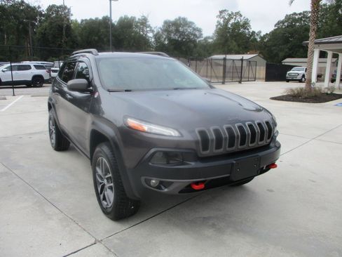 Used 2014 Jeep Cherokee Trailhawk w/ Comfort/Convenience Group AWD/4WD image 4