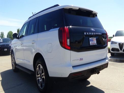 Used 2025 Ford Expedition Active AWD/4WD image 8