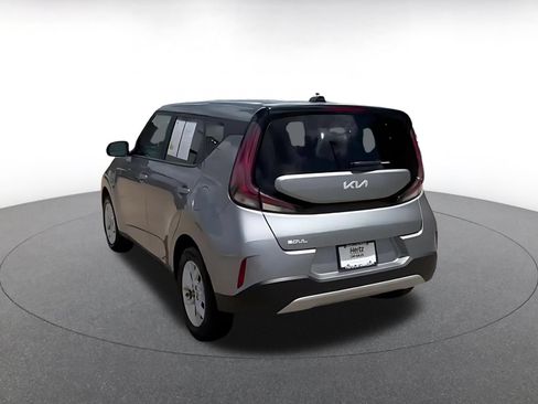 Used 2025 Kia Soul LX w/ LX Technology Package FWD image 11