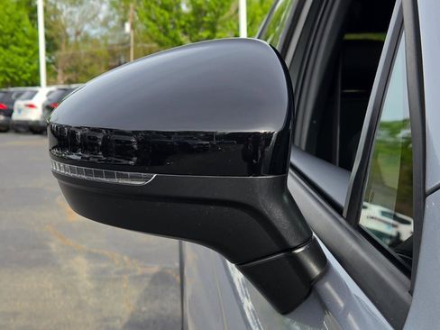 Used 2023 Volkswagen Tiguan SE R-Line image 15