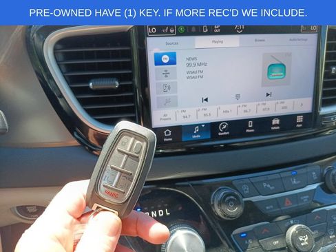 Used 2024 Chrysler Pacifica Touring-L FWD image 2