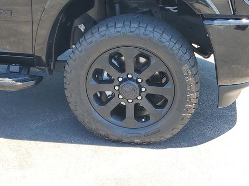 Used 2019 RAM 2500 Laramie w/ Black Appearance Package AWD/4WD image 5