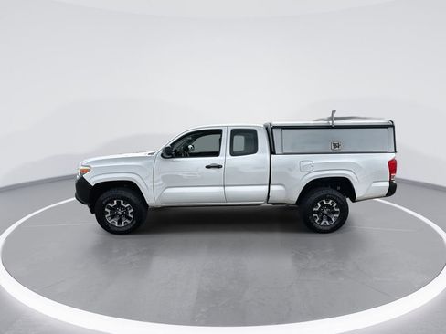 Used 2017 Toyota Tacoma SR image 5