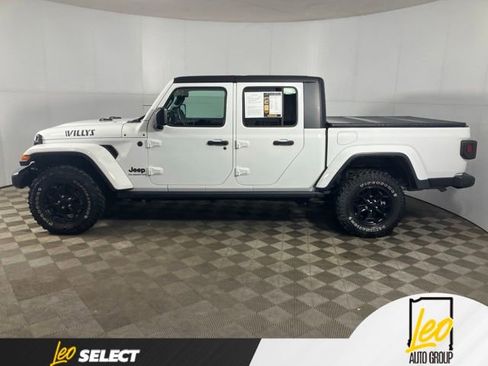 Used 2022 Jeep Gladiator Sport AWD/4WD image 9