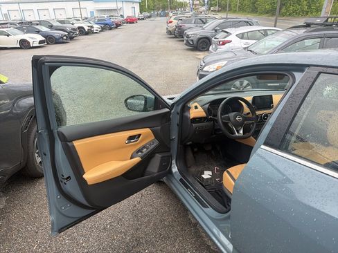 Used 2024 Nissan Sentra SV w/ SV Premium Package FWD image 19