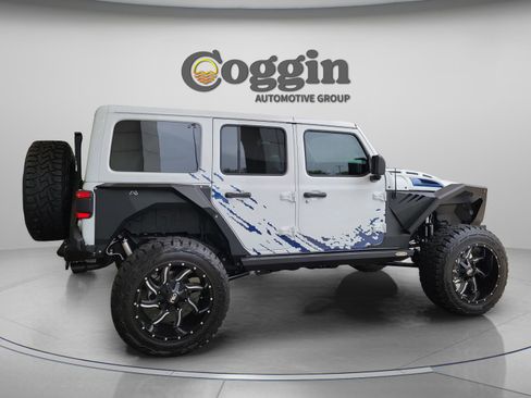 Used 2018 Jeep Wrangler Unlimited Sahara image 4