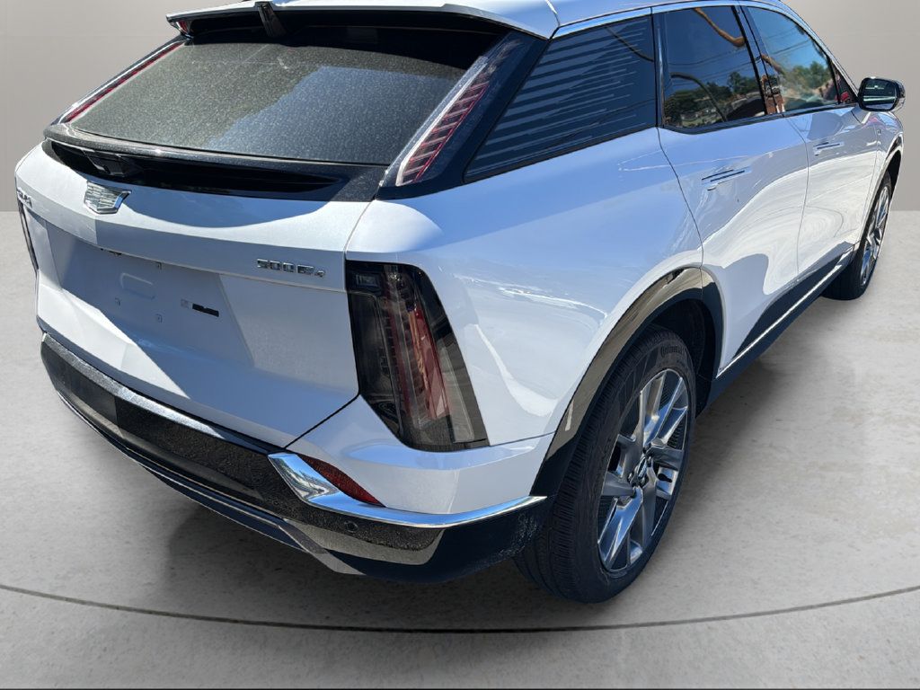 Certified 2025 Cadillac Optiq Luxury 2 w/ LPO, Floor Liner Package AWD/4WD image 11