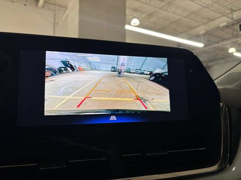 Used 2025 Chevrolet Trax LT w/ LT Convenience Package FWD image 22