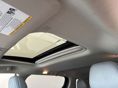 Used 2021 Toyota Sienna Limited image 14