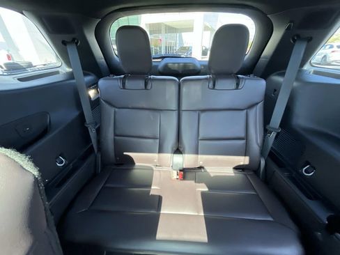 Used 2025 Ford Explorer Platinum image 14