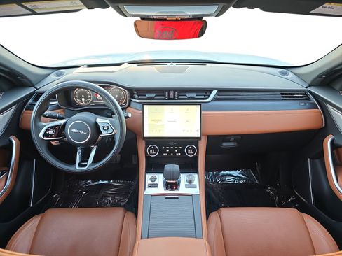 Used 2024 Jaguar F-PACE R-Dynamic S image 9