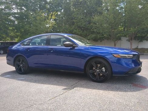 Used 2025 Honda Accord Sport image 2