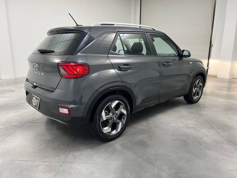 Used 2025 Hyundai Venue SEL FWD image 7