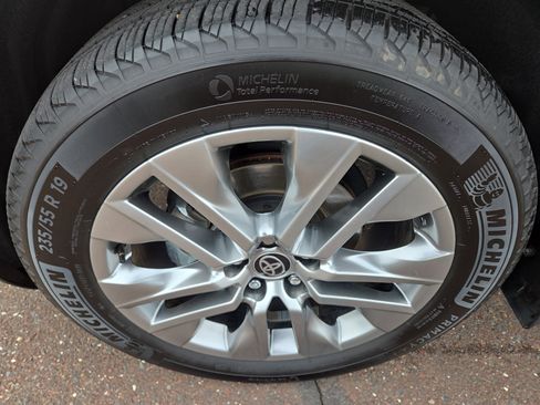 Used 2023 Toyota RAV4 XLE Premium image 12