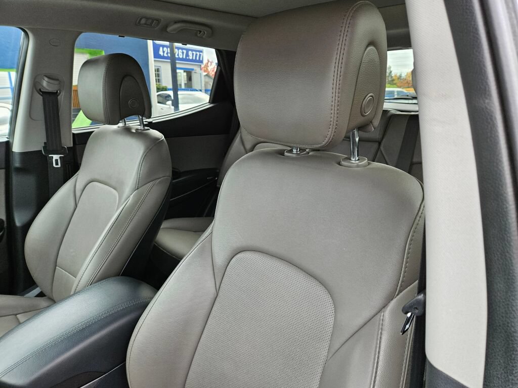 Used 2017 Hyundai Santa Fe Sport w/ 2.0T Ultimate Tech Package 05 AWD/4WD image 17