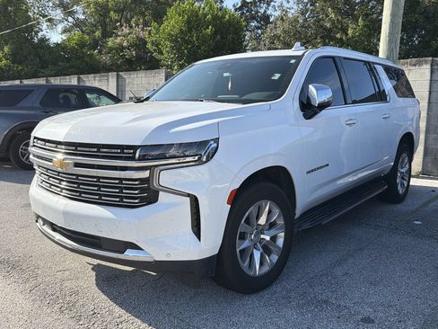 Used 2023 Chevrolet Suburban Premier AWD/4WD image 3