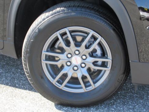 Used 2025 GMC Acadia Elevation image 7