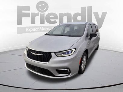 Used 2024 Chrysler Pacifica Touring-L
