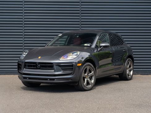 Certified 2023 Porsche Macan AWD/4WD image 1