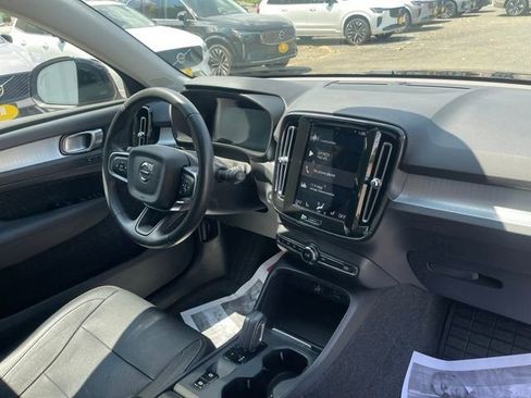 Used 2021 Volvo XC40 T5 Momentum w/ Premium Package AWD/4WD image 24