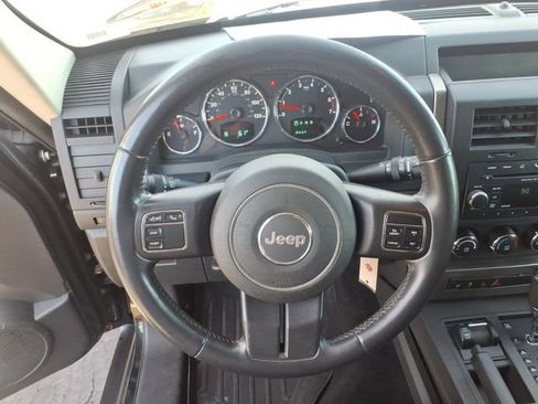 Used 2012 Jeep Liberty Sport image 14