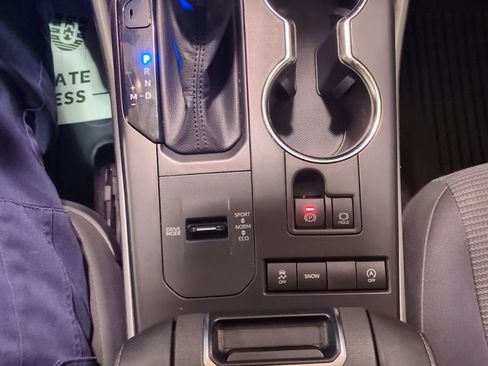 Used 2022 Toyota Highlander L image 19