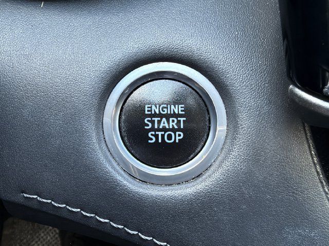 Used 2021 Toyota Highlander XLE FWD image 19