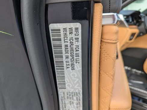 Used 2023 Jeep Grand Cherokee Summit AWD/4WD image 39