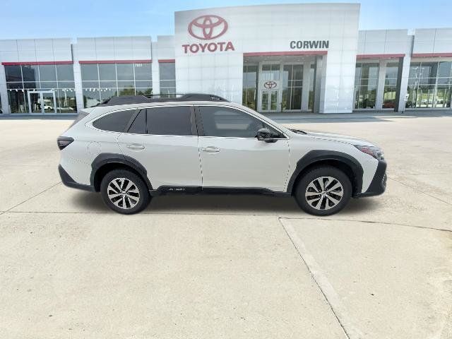 Used 2023 Subaru Outback Premium AWD/4WD image 2