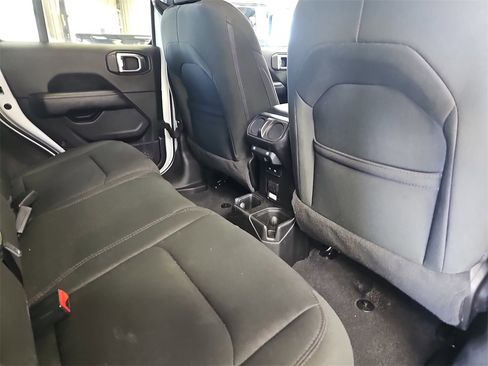 Used 2020 Jeep Wrangler Unlimited Sahara image 11