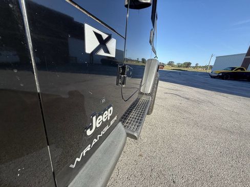 Used 2004 Jeep Wrangler X w/ Wheel Plus Group AWD/4WD image 2