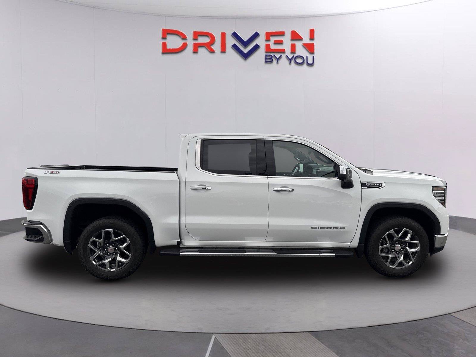 Used 2024 GMC Sierra 1500 SLT w/ SLT Premium Package AWD/4WD image 3