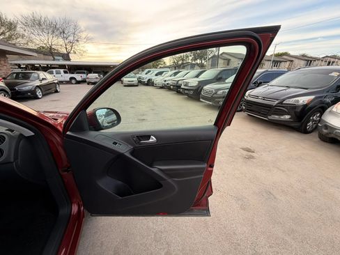 Used 2012 Volkswagen Tiguan S FWD image 28