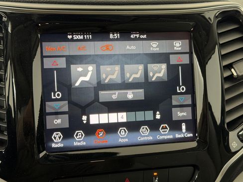 Used 2022 Jeep Cherokee Limited image 26