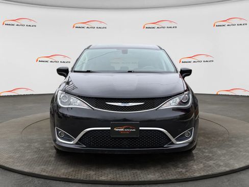 Used 2018 Chrysler Pacifica Touring Plus w/ Tire & Wheel Group image 3