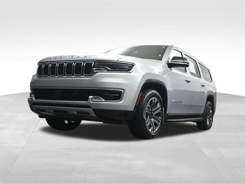 Used 2024 Jeep Wagoneer L Series II w/ Flexible Seating Group AWD/4WD image 25