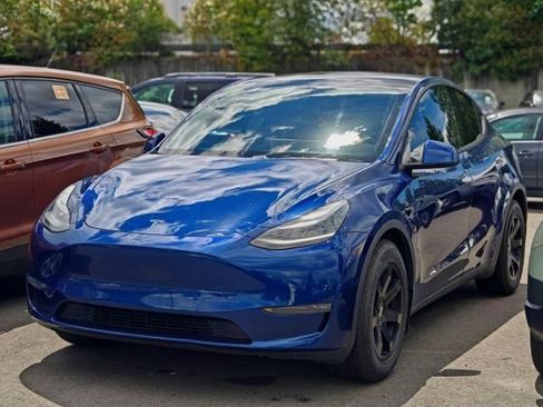 Used 2020 Tesla Model Y Long Range AWD/4WD image 3