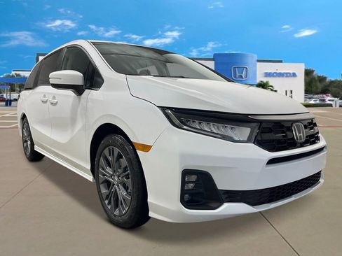 New 2026 Honda Odyssey Touring image 9