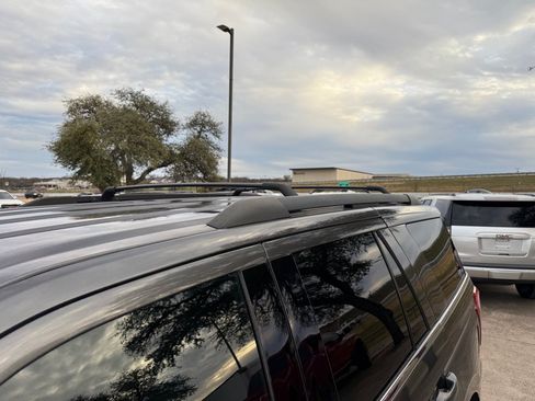 Used 2018 Ford Expedition XLT w/ Equipment Group 202A RWD image 11